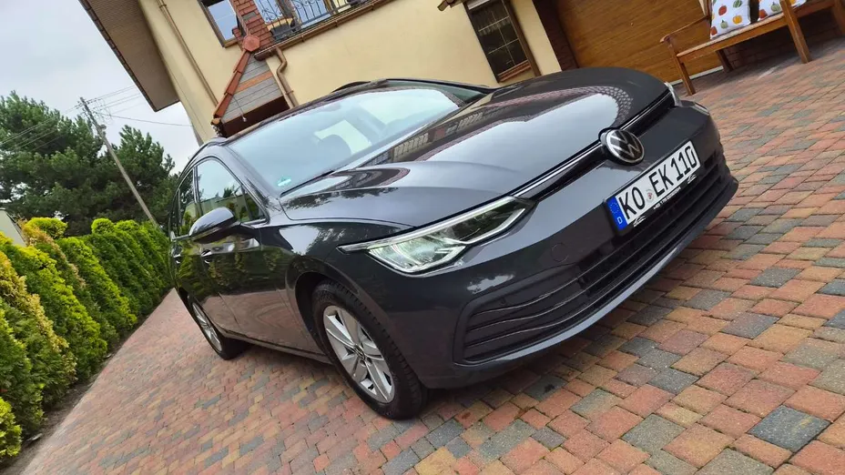 VOLKSWAGEN Golf -