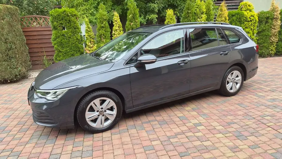 VOLKSWAGEN Golf -