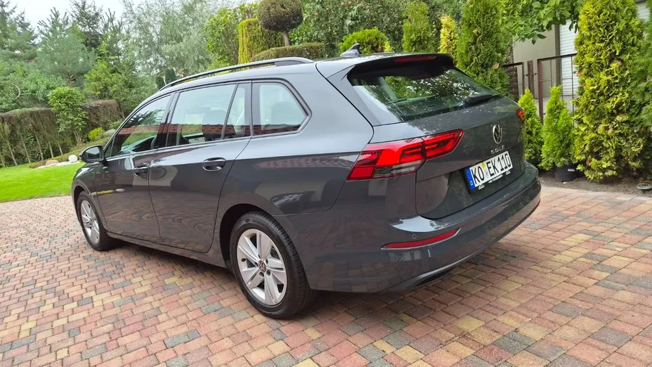 VOLKSWAGEN Golf -