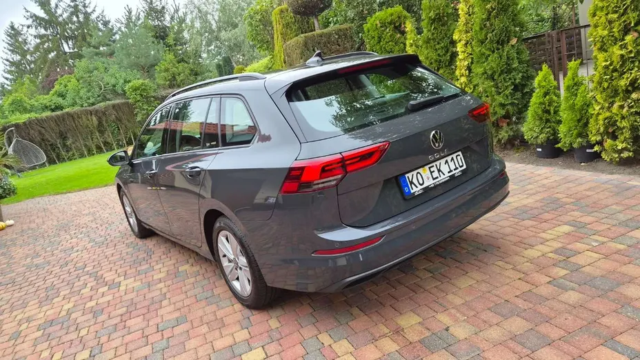 VOLKSWAGEN Golf -