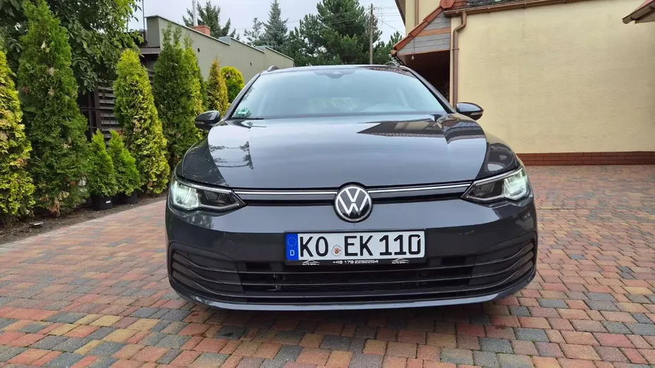 VOLKSWAGEN Golf -