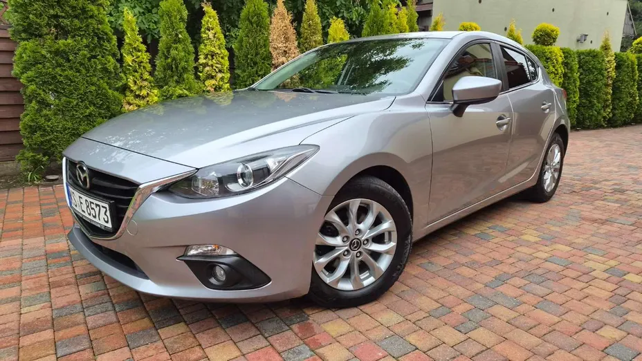 MAZDA 3 -