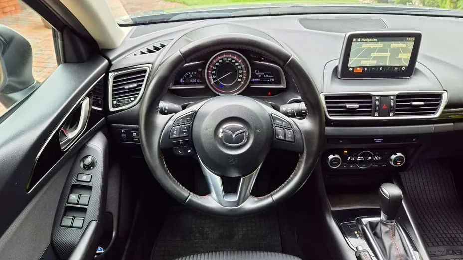 MAZDA 3 -