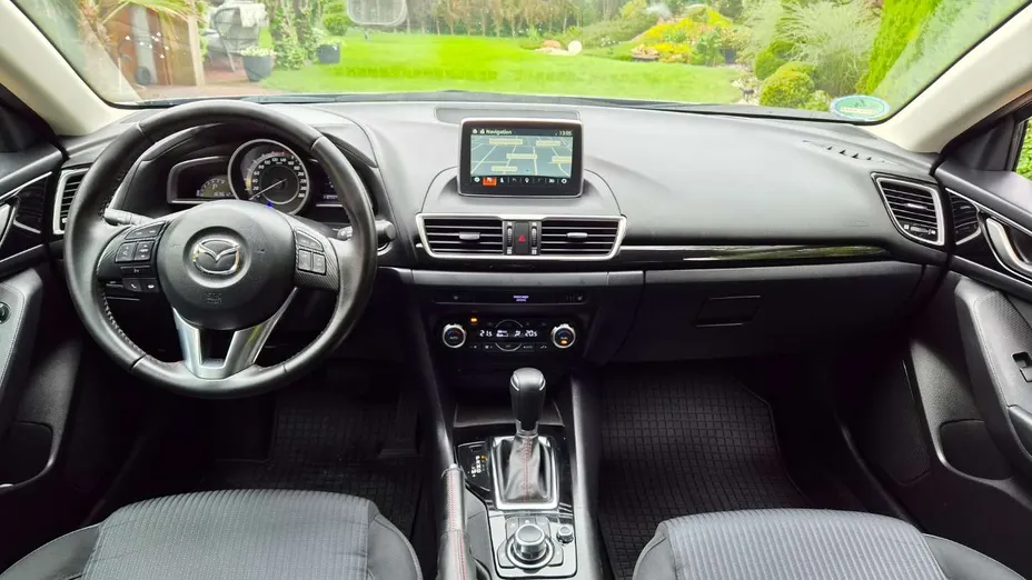 MAZDA 3 -