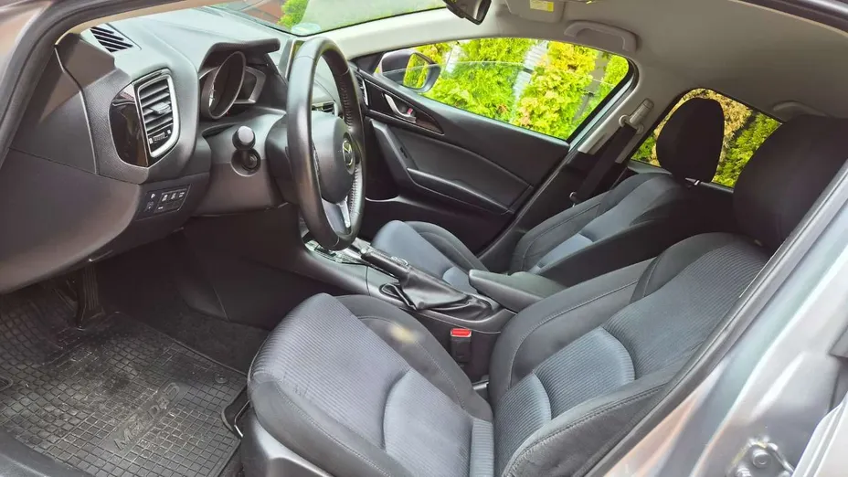 MAZDA 3 -