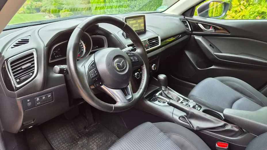 MAZDA 3 -
