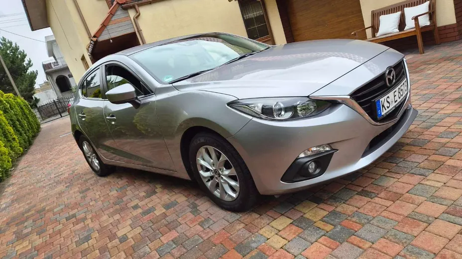 MAZDA 3 -
