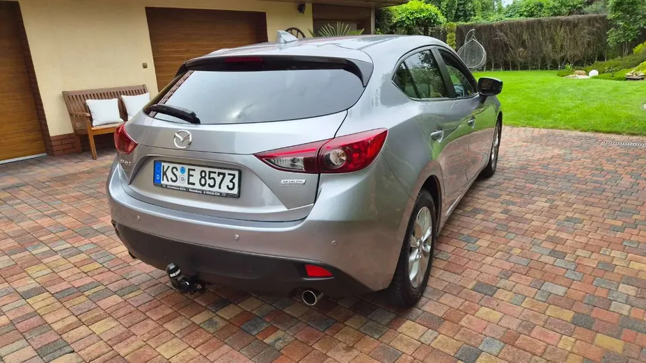 MAZDA 3 -