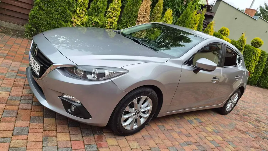 MAZDA 3 -