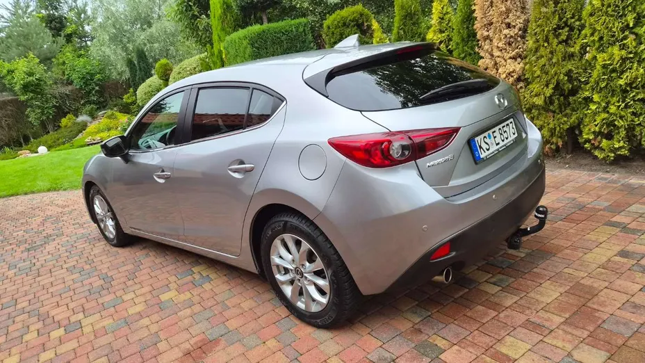 MAZDA 3 -
