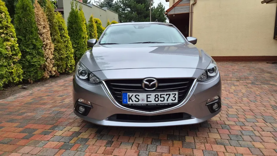 MAZDA 3 -