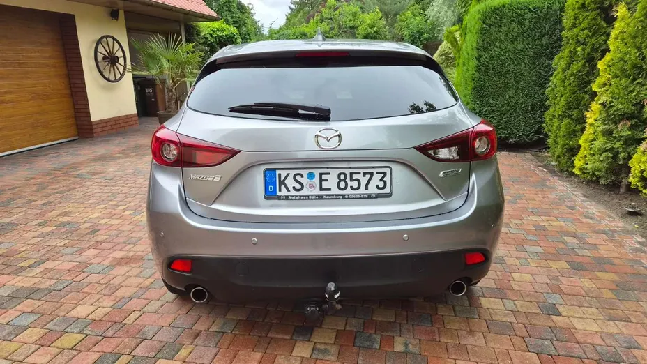 MAZDA 3 -