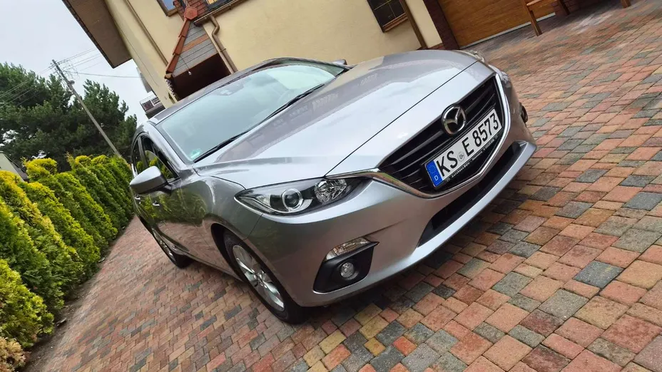 MAZDA 3 -