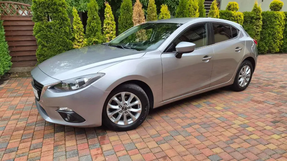 MAZDA 3 -