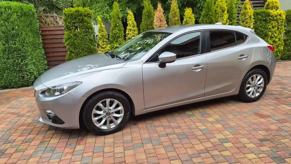 MAZDA 3 -