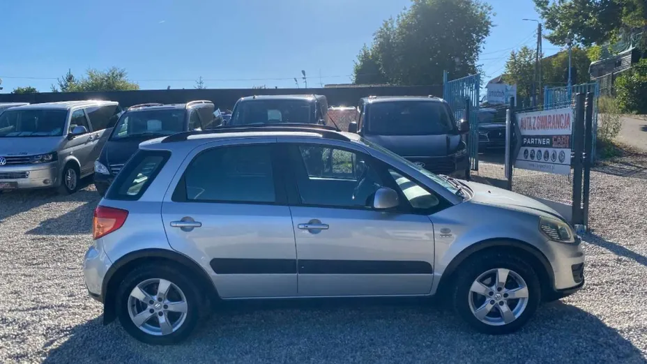 SUZUKI SX4 -
