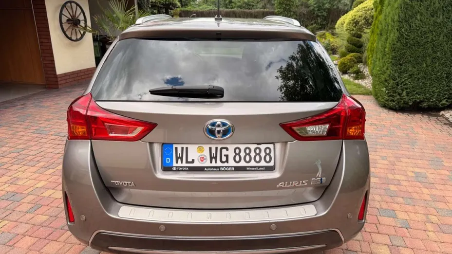 TOYOTA Auris -