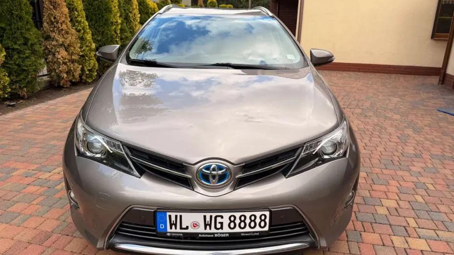 TOYOTA Auris -