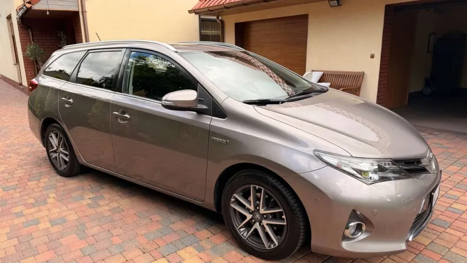 TOYOTA Auris -