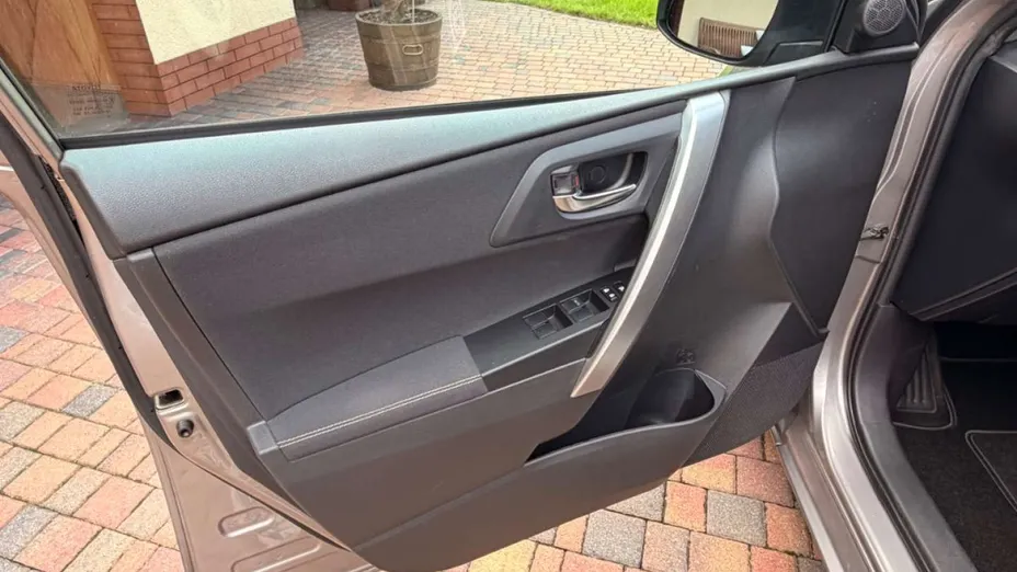 TOYOTA Auris -