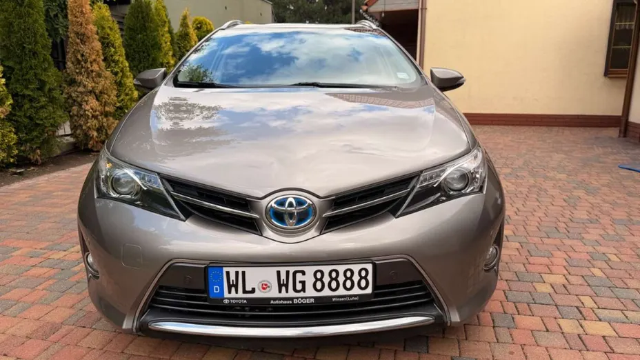 TOYOTA Auris -