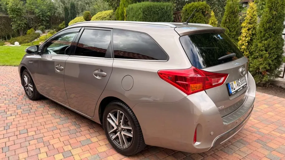 TOYOTA Auris -
