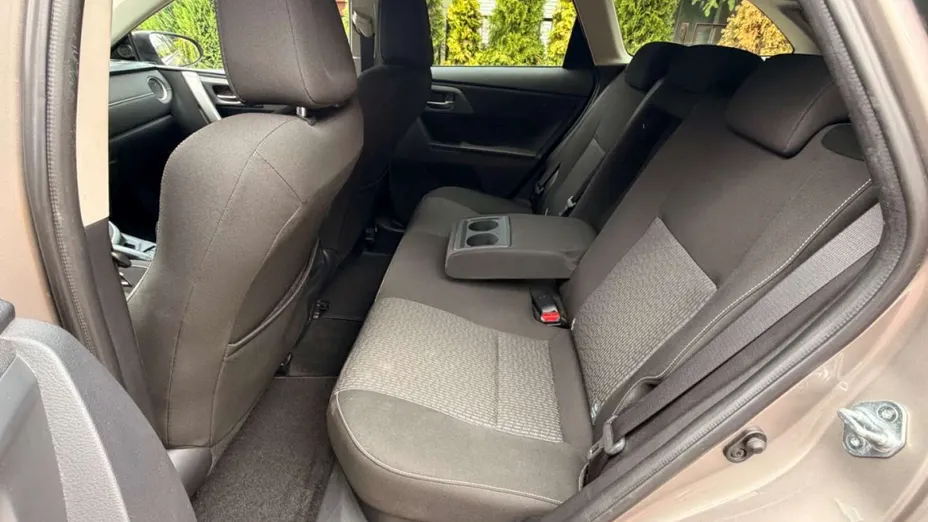 TOYOTA Auris -