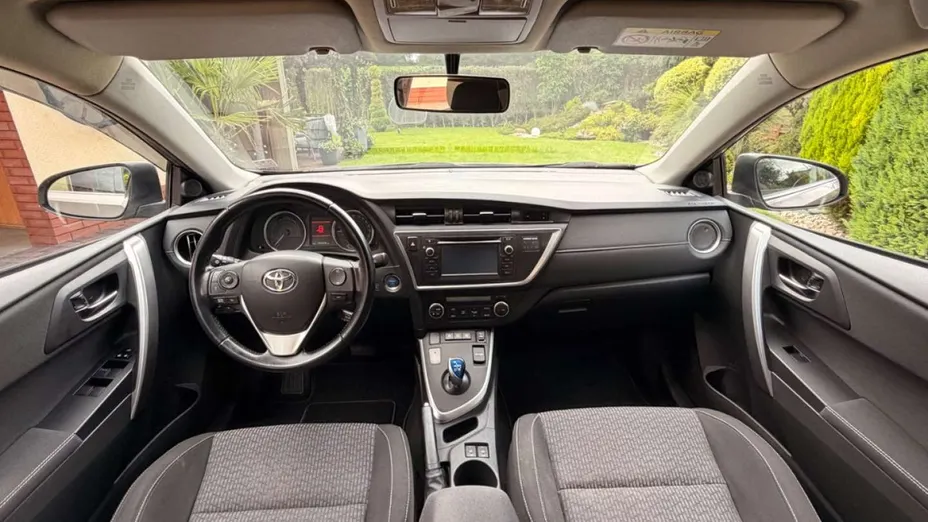 TOYOTA Auris -