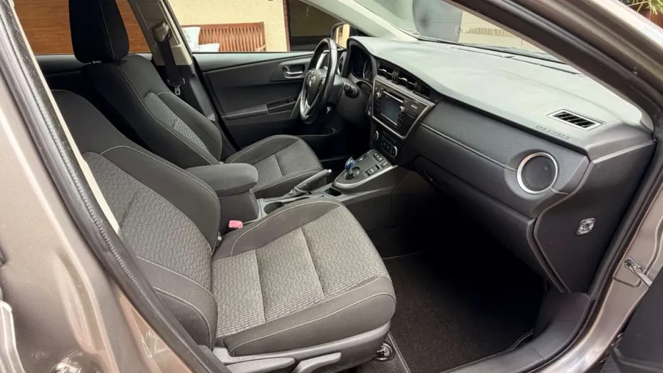 TOYOTA Auris -