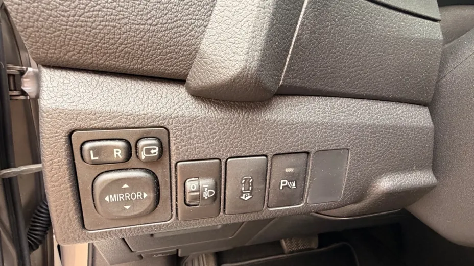 TOYOTA Auris -