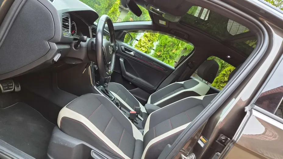 VOLKSWAGEN T-ROC -