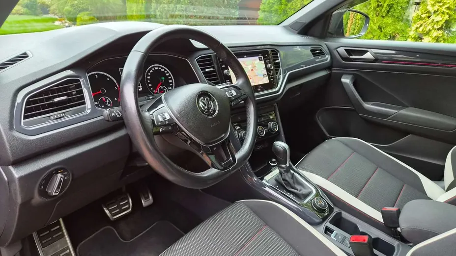 VOLKSWAGEN T-ROC -
