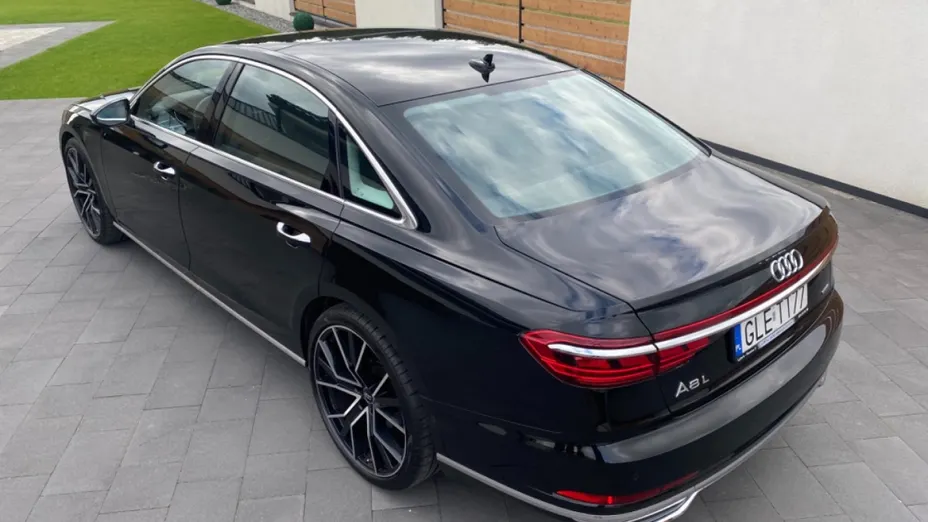 AUDI A8 -