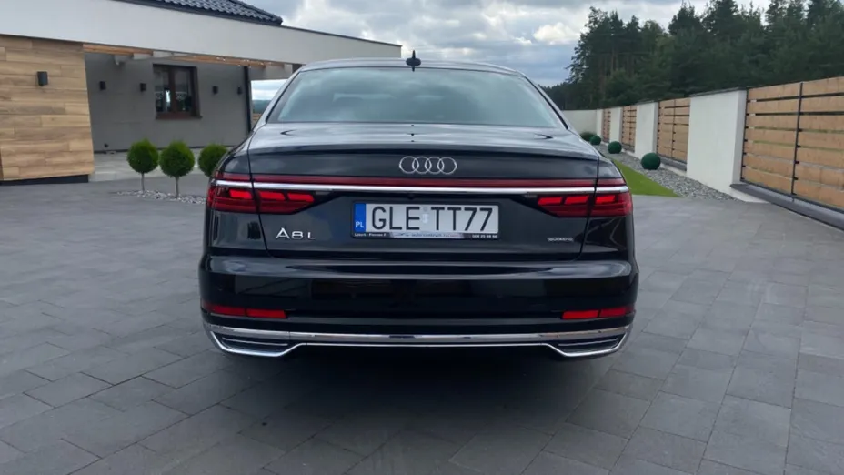AUDI A8 -