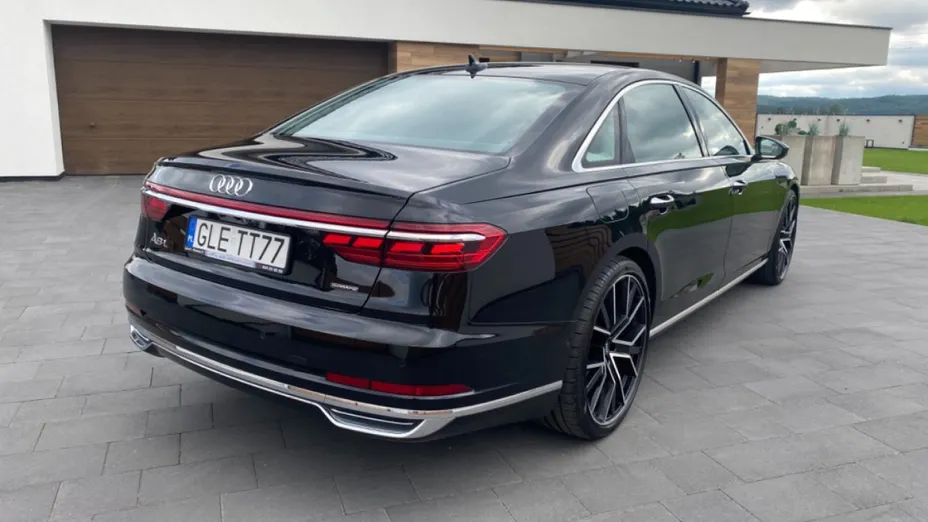 AUDI A8 -