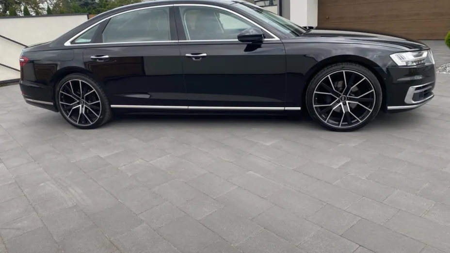 AUDI A8 -
