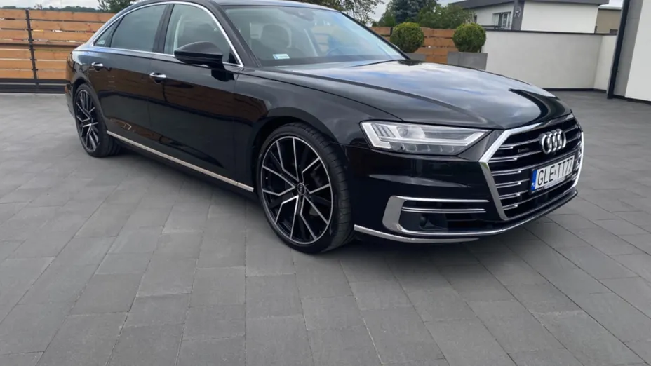 AUDI A8 -
