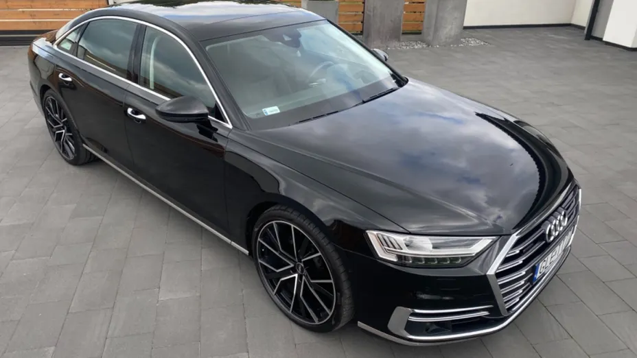 AUDI A8 -