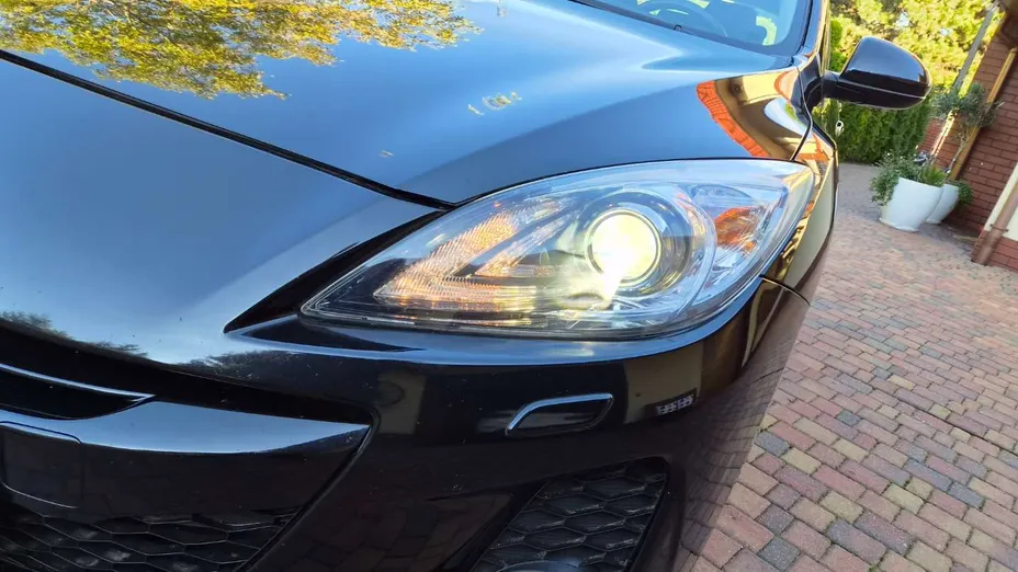 MAZDA 3 -