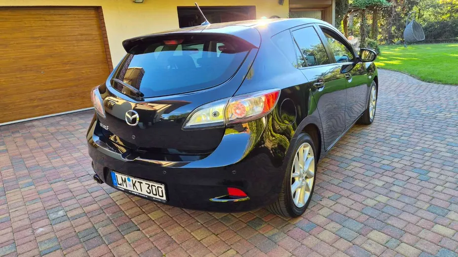 MAZDA 3 -