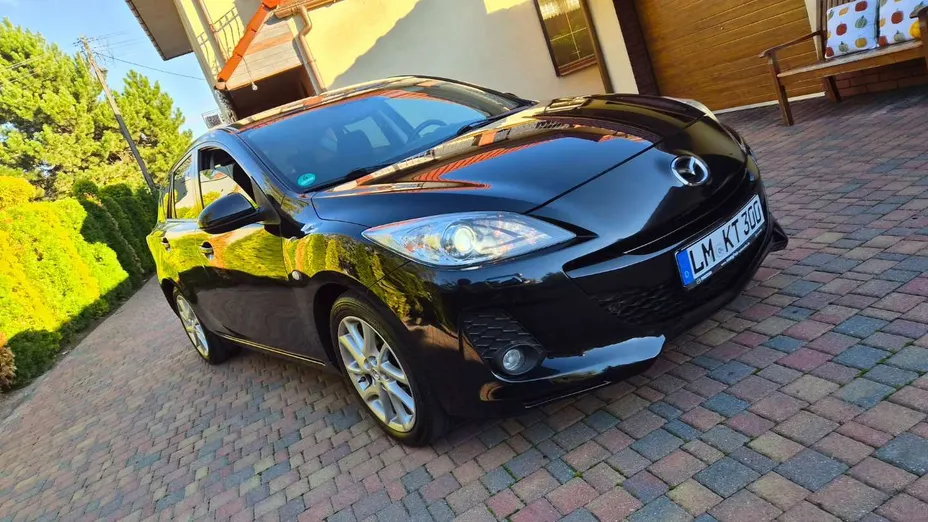 MAZDA 3 -