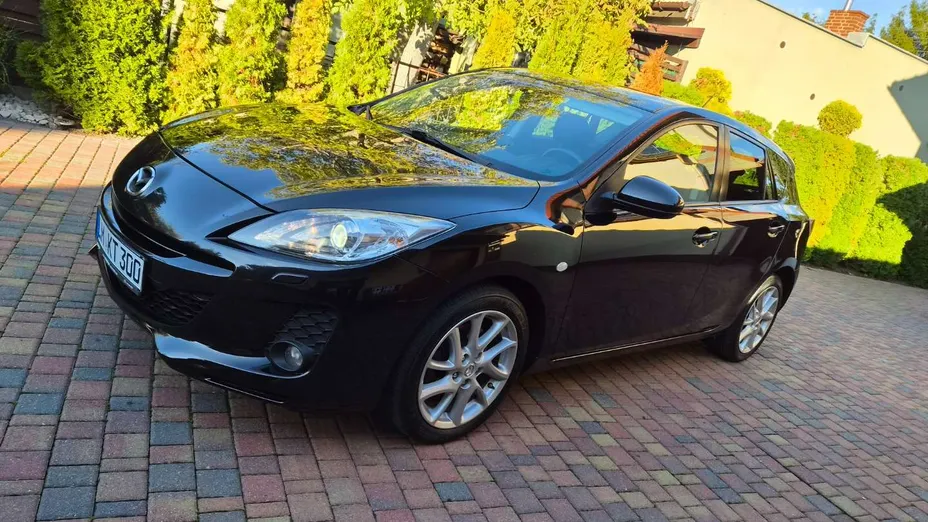 MAZDA 3 -