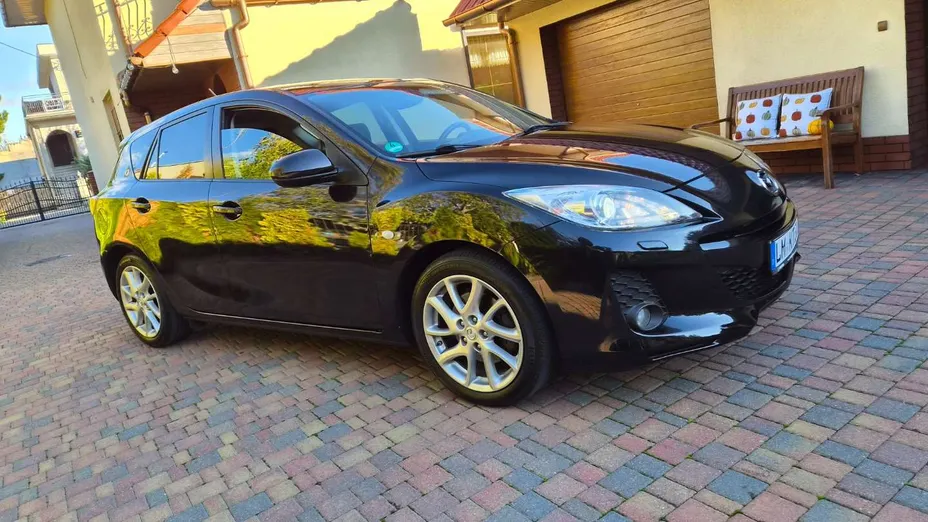 MAZDA 3 -