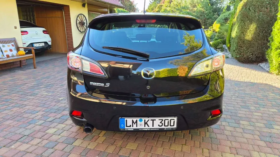 MAZDA 3 -