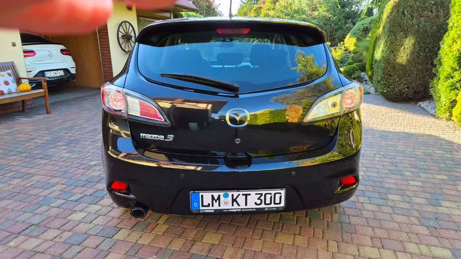 MAZDA 3 -