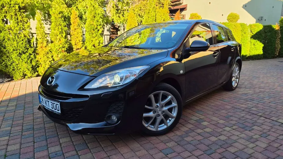 MAZDA 3 -