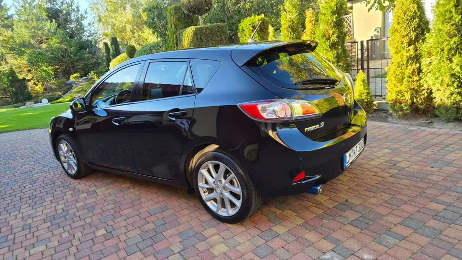 MAZDA 3 -