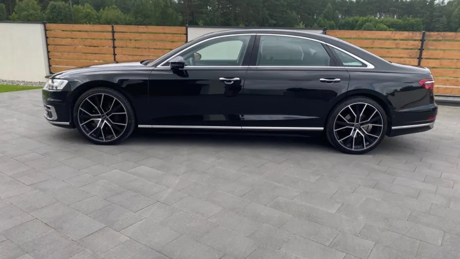 AUDI A8 -