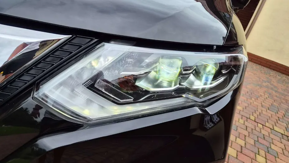 NISSAN X-Trail -