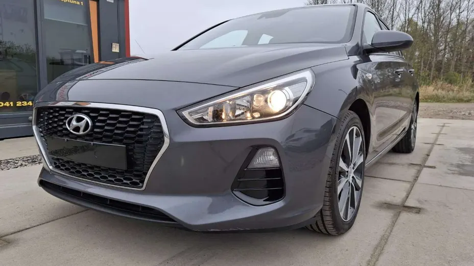 HYUNDAI i30 -